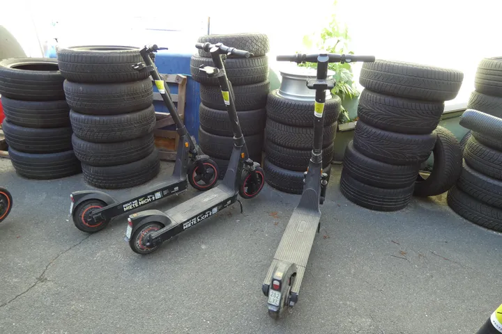 3x OKAI ES400A Profi E-Scooter